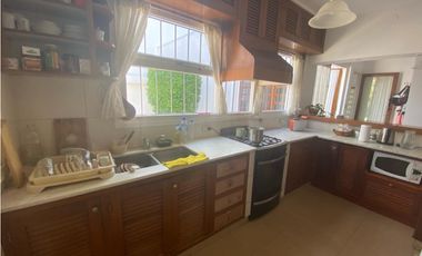 Chalet 7 ambientes. Excelente ubicación. U$S 410.000.-