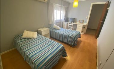 Chalet 7 ambientes. Excelente ubicación. U$S 410.000.-