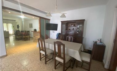 Chalet 7 ambientes. Excelente ubicación. U$S 410.000.-