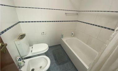 Chalet 7 ambientes. Excelente ubicación. U$S 410.000.-