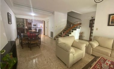 Chalet 7 ambientes. Excelente ubicación. U$S 410.000.-