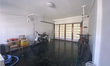 Chalet 7 ambientes. Excelente ubicación. U$S 410.000.-