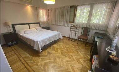 Chalet 7 ambientes. Excelente ubicación. U$S 410.000.-