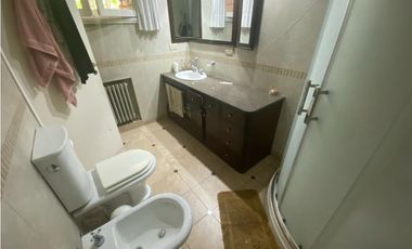 Chalet 7 ambientes. Excelente ubicación. U$S 410.000.-