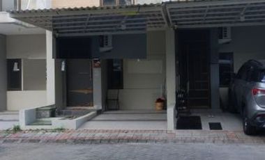Dijual Rumah Semi Furnish 2 Lantai Lokasi di Pantai Mentari, Bulak Surabaya