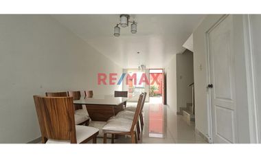 🏡 ¡Vive con tranquilidad en la Campiña de Moche! 🌿✨

Descubre esta hermosa casa en esquina, ubicada dentro del exclusivo Condominio Villa Muchik, do