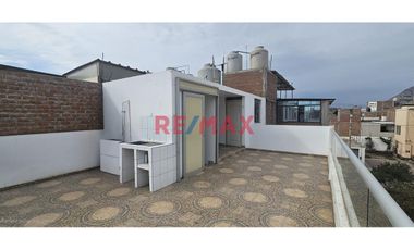 🏡 ¡Vive con tranquilidad en la Campiña de Moche! 🌿✨

Descubre esta hermosa casa en esquina, ubicada dentro del exclusivo Condominio Villa Muchik, do