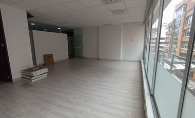 oficina en arriendo en virrey. Cod A51869