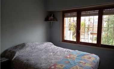 Chalet 5 ambientes. Amplio lote. Zona Chauvin.