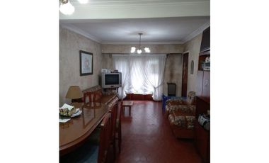 Chalet 5 ambientes. Amplio lote. Zona Chauvin.