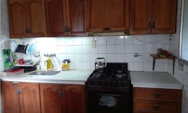 Chalet 5 ambientes. Amplio lote. Zona Chauvin.