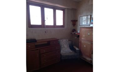 Chalet 5 ambientes. Amplio lote. Zona Chauvin.