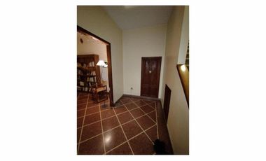 Se Vende Excelente Chalet de 4 Ambientes en Lote Propio en Olivos Golf