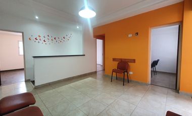 Venta - Oficinas en dos plantas en block - Brown 3285