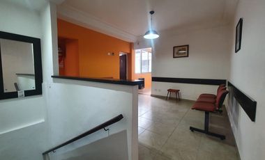 Venta - Oficinas en dos plantas en block - Brown 3285