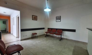 Venta - Oficinas en dos plantas en block - Brown 3285