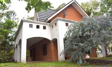 AMPLIA CASA EN ZONA CENTRO COMERCIAL JAGUEL DEL MEDIO