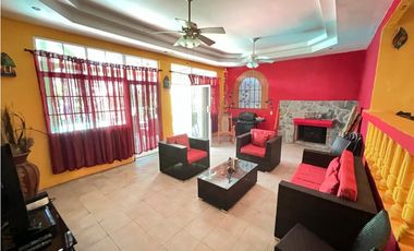CASA EN VENTA CON JACUZZI EN ALTOS DEL MARIA