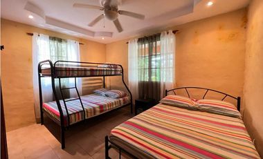 CASA EN VENTA CON JACUZZI EN ALTOS DEL MARIA