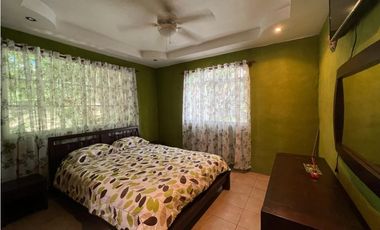 CASA EN VENTA CON JACUZZI EN ALTOS DEL MARIA