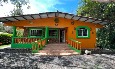 CASA EN VENTA CON JACUZZI EN ALTOS DEL MARIA