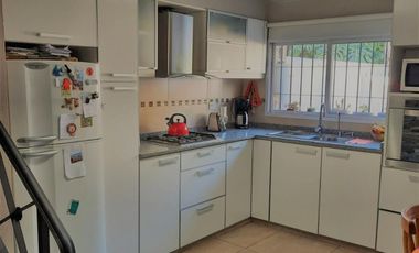 Duplex de cuatro ambientes en venta en el palomar reciclado  a nuevo