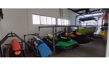 RESIDENCIA EN VENTA A ORILLA DEL LAGO 