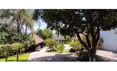 RESIDENCIA EN VENTA A ORILLA DEL LAGO 