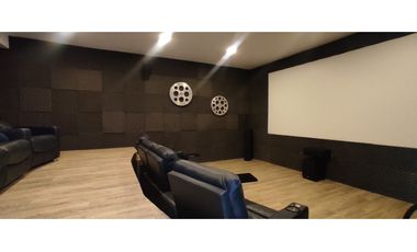 RESIDENCIA EN VENTA A ORILLA DEL LAGO 