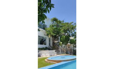 RESIDENCIA EN VENTA A ORILLA DEL LAGO 