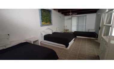 RESIDENCIA EN VENTA A ORILLA DEL LAGO 