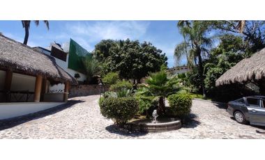 RESIDENCIA EN VENTA A ORILLA DEL LAGO 