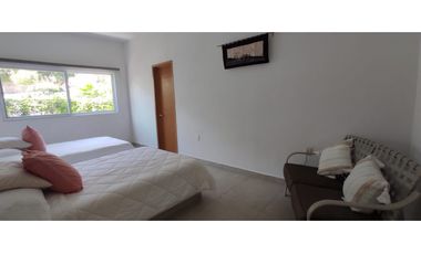 RESIDENCIA EN VENTA A ORILLA DEL LAGO 