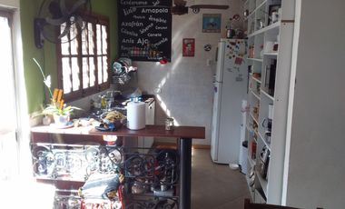 Casa en Villa Ballester con local