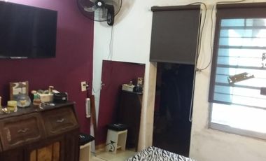 Casa en Villa Ballester con local