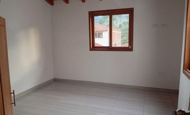 casa en arriendo en carmen de viboral. Cod A64451