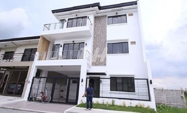 Modern Single Attached House PH779
