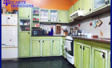 V. PUEYRREDON CASA SOBRE TERRENO PROPIO 6 AMBIENTES + DEPENDENCIA COMPLETA ** TOMO MENOR VALOR 3-4 AMB**