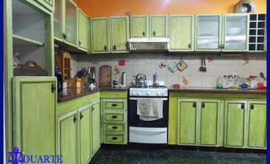 V. PUEYRREDON CASA SOBRE TERRENO PROPIO 6 AMBIENTES + DEPENDENCIA COMPLETA ** TOMO MENOR VALOR 3-4 AMB**