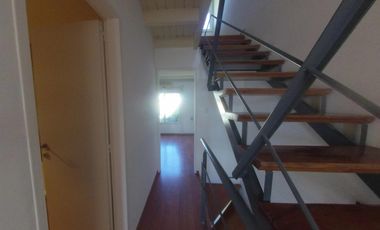 NUEVO VALOR Venta Excelente Triplex en Condominio El Mirador Hurlingham