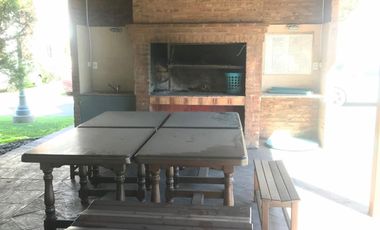 NUEVO VALOR Venta Excelente Triplex en Condominio El Mirador Hurlingham