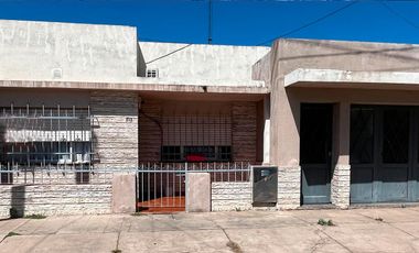 Casa en venta - 3 Dormitorios 1 Baño - Cochera - 239Mts2 - San Nicolás de Los Arroyos