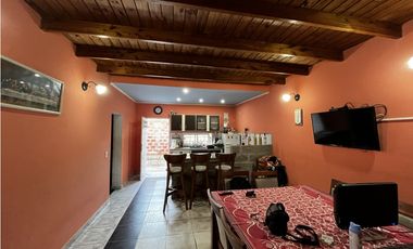 Vendo Casa con Local en Concepción del Uruguay, Entre Ríos.