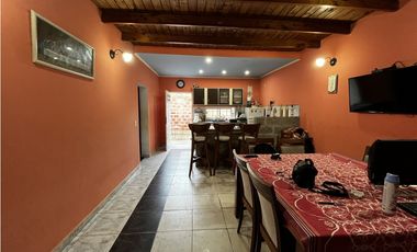 Vendo Casa con Local en Concepción del Uruguay, Entre Ríos.