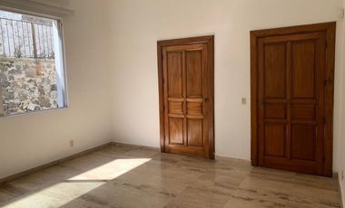 PROPIEDAD IDEAL PARA NEGOCIO U OFICINAS
