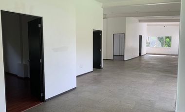 PROPIEDAD IDEAL PARA NEGOCIO U OFICINAS