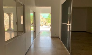 PROPIEDAD IDEAL PARA NEGOCIO U OFICINAS