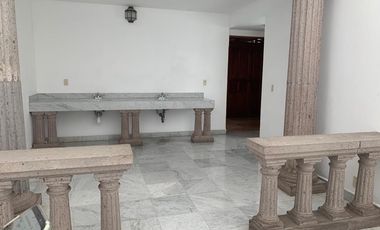 PROPIEDAD IDEAL PARA NEGOCIO U OFICINAS