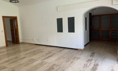 PROPIEDAD IDEAL PARA NEGOCIO U OFICINAS