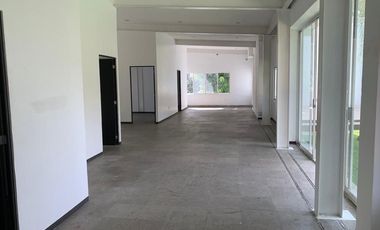 PROPIEDAD IDEAL PARA NEGOCIO U OFICINAS